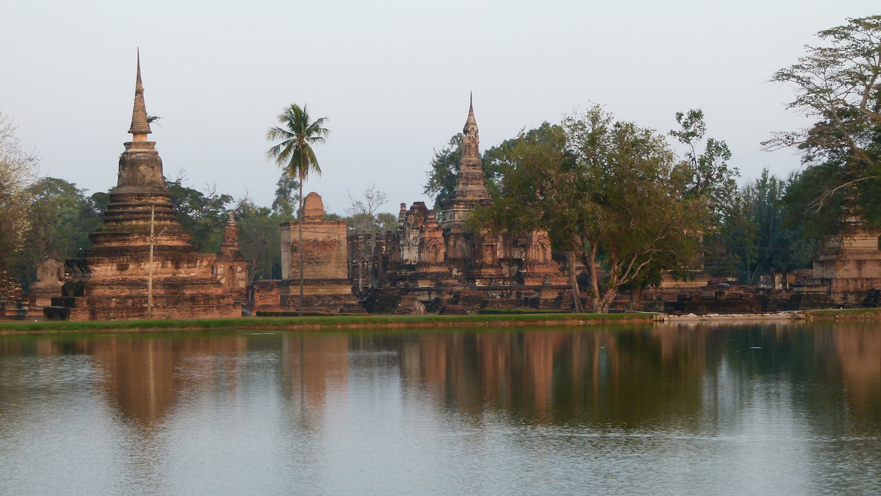 3 Wochen Backpacking Rundreise Thailand: See & Tempel in Alt-Sukhothai